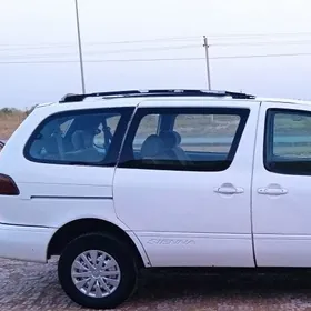 Toyota Sienna 1999