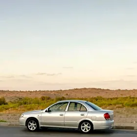 Nissan Sunny 2010