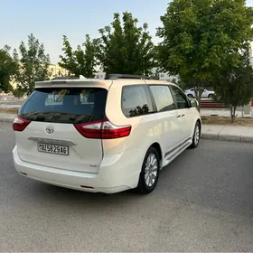 Toyota Sienna 2018