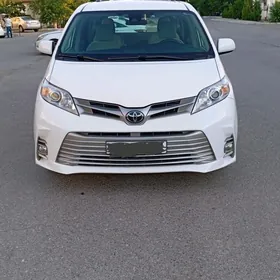 Toyota Sienna 2019