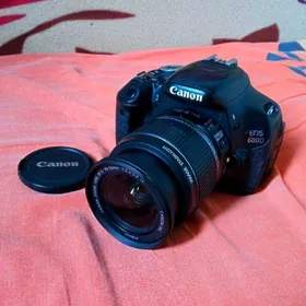 CANON EOS 600 D