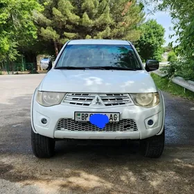 Mitsubishi L200 2013