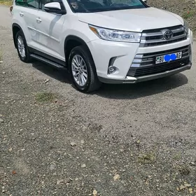 Toyota Highlander 2019