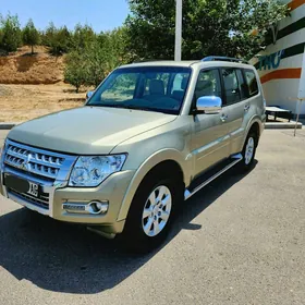 Mitsubishi Pajero 2015