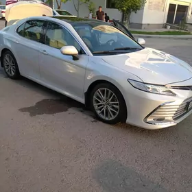 Toyota Camry 2021