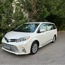 Toyota Sienna 2019