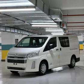 Toyota Hiace 2020