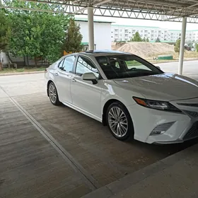 Toyota Camry 2019