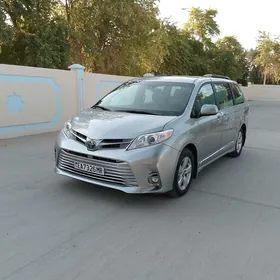 Toyota Sienna 2019