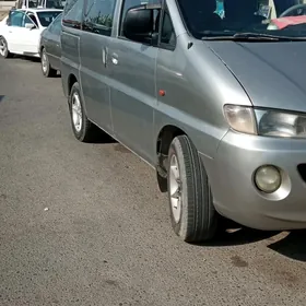 Hyundai H-1 1998