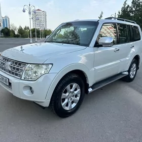 Mitsubishi Pajero 2010