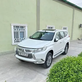 Mitsubishi Montero 2019