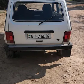 Lada Niva 2000