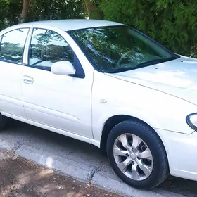 Nissan Sunny 2010