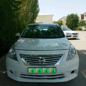 Nissan Versa 2012