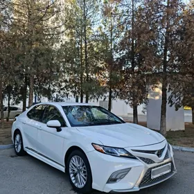 Toyota Camry 2018