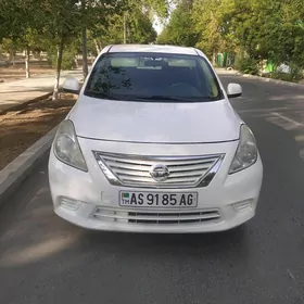 Nissan Versa 2012