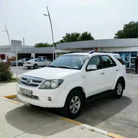 Toyota Fortuner 2008