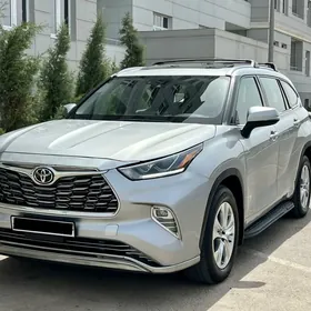 Toyota Highlander 2021