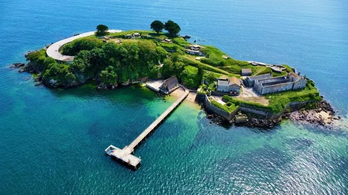 В Англии выставлен на продажу остров: 2,4 га, частный пляж и 15 призраков
