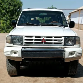 Mitsubishi Montero 1999