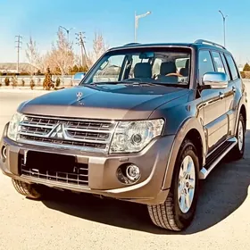 Mitsubishi Pajero 2010