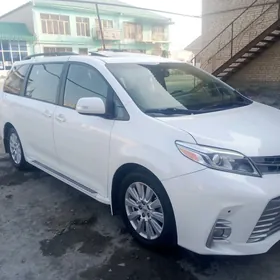 Toyota Sienna 2017