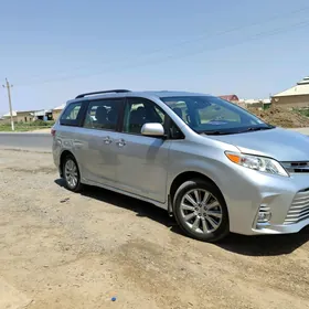 Toyota Sienna 2019