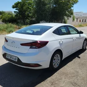 Hyundai Elantra 2019