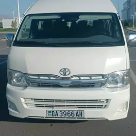 Toyota Hiace 2013