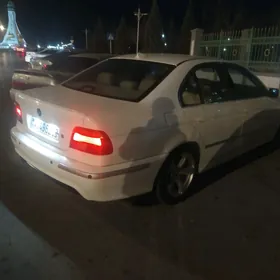 BMW E39 2001