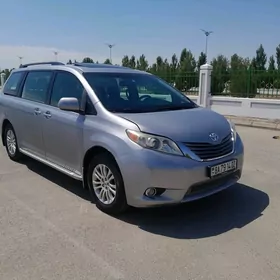 Toyota Sienna 2011