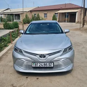 Toyota Camry 2019