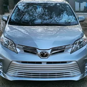 Toyota Sienna 2020