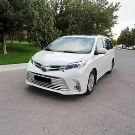 Toyota Sienna 2017