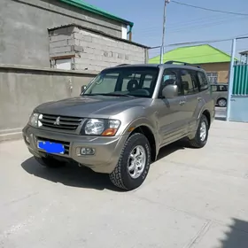 Mitsubishi Pajero 2002