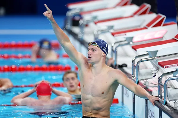 22 ýaşly Leon Marşan 400 metre toplumlaýyn ýüzmekde Olimpiýa rekordyny goýdy