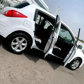 Nissan Versa 2012