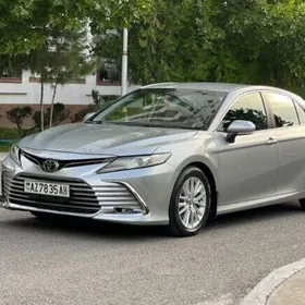 Toyota Camry 2021