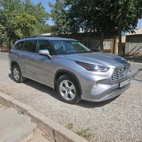 Toyota Highlander 2021