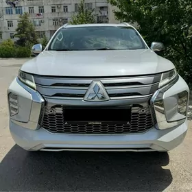 Mitsubishi Pajero 2020