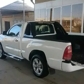 Toyota Tacoma 2005