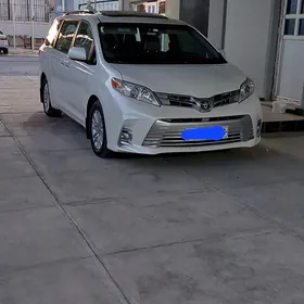 Toyota Sienna 2017