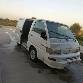 Toyota Hiace 2004