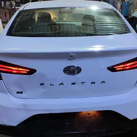 Hyundai Elantra 2020