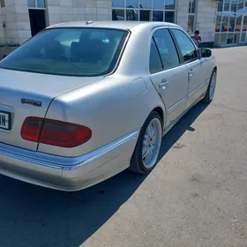 Mercedes-Benz E320 2000