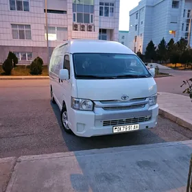 Toyota Hiace 2017