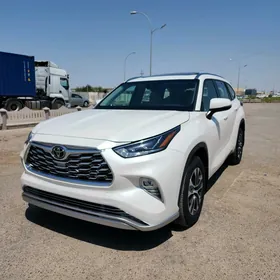 Toyota Highlander 2021