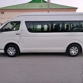 Toyota Hiace 2010