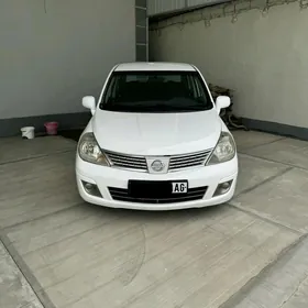 Nissan Versa 2011
